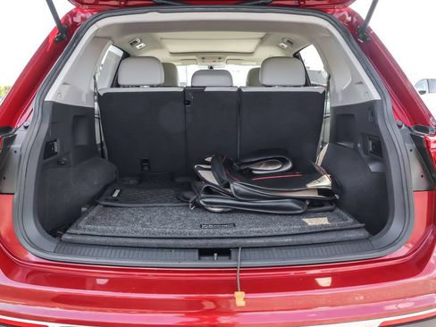 Used 2018 Volkswagen Tiguan SEL AWD/4WD image 30