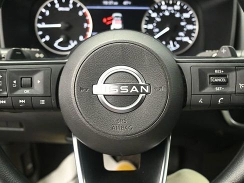 Used 2023 Nissan Rogue S AWD/4WD image 10
