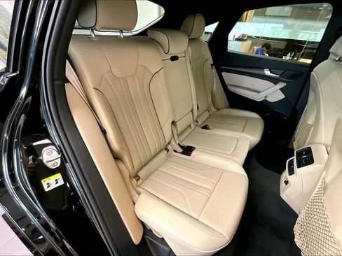 Used 2023 Audi Q5 2.0T Premium w/ Convenience Package image 20