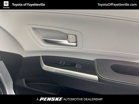 Used 2026 Toyota Sienna XSE FWD image 9