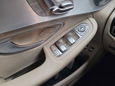 Used 2019 Mercedes-Benz GLC 350e 4MATIC w/ Premium Package image 27