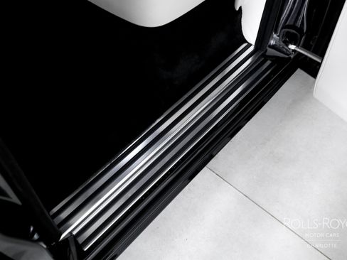 Certified 2025 Rolls-Royce Phantom Sedan image 25