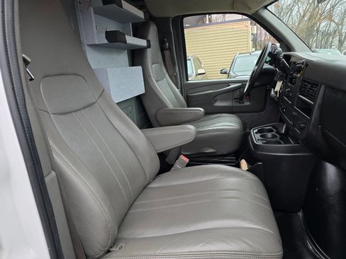 Used 2015 Chevrolet Express 2500 RWD image 22