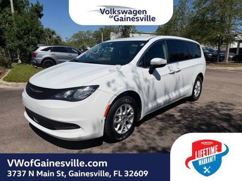Used 2023 Chrysler Voyager LX FWD image 2