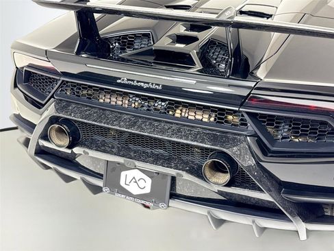 Used 2018 Lamborghini Huracan Performante AWD/4WD image 33
