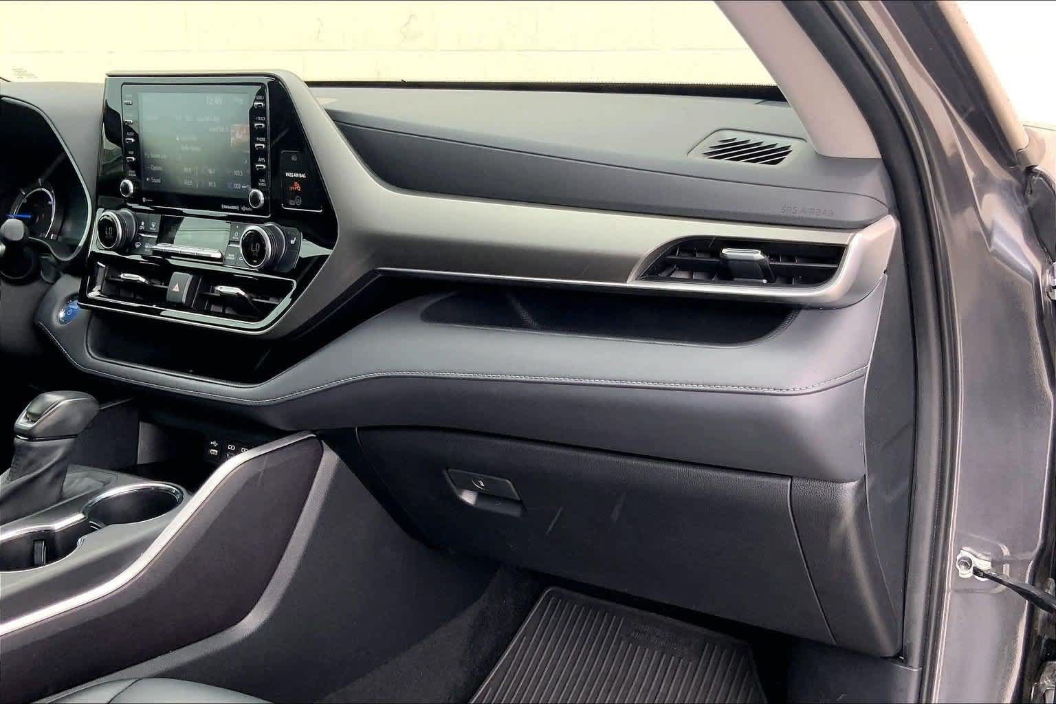 Used 2022 Toyota Highlander XLE AWD/4WD image 11