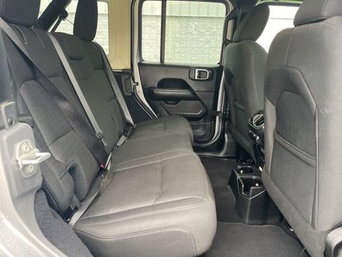 Used 2019 Jeep Wrangler Unlimited Sahara AWD/4WD image 14
