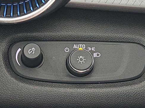 Used 2025 Chevrolet Trax LT image 23