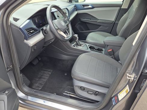 Used 2024 Volkswagen Taos SE FWD image 21