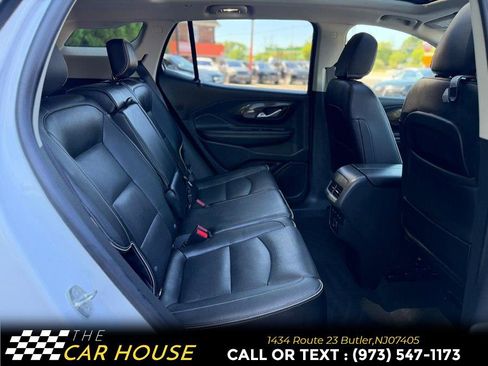 Used 2020 GMC Terrain Denali w/ Denali Premium Package FWD image 20