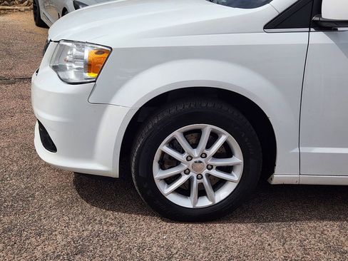 Used 2019 Dodge Grand Caravan SXT FWD image 9