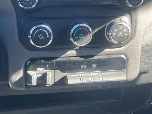 Used 2024 RAM 3500 Big Horn image 24