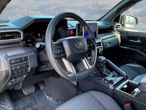 Used 2025 Toyota Tacoma TRD Off-Road AWD/4WD image 20