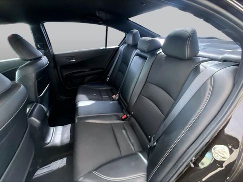 Used 2017 Honda Accord Sport image 21