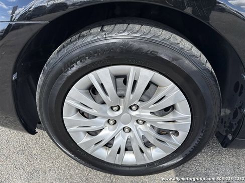 Used 2011 Toyota Camry LE image 9