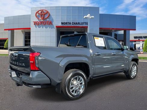 Used 2025 Toyota Tacoma Limited AWD/4WD image 8