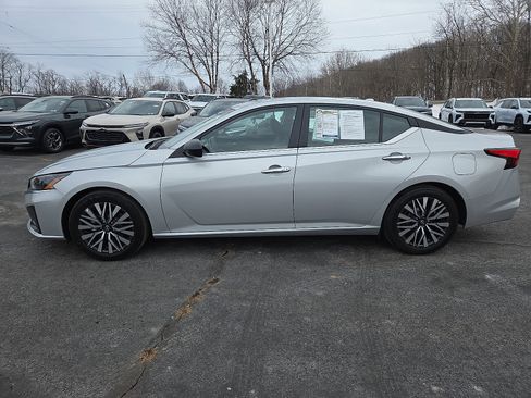Used 2025 Nissan Altima 2.5 SV image 6