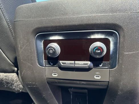 Used 2022 GMC Yukon XL Denali w/ Denali Premium Package AWD/4WD image 34