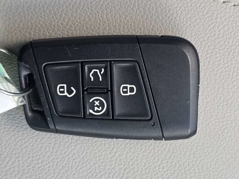 Used 2023 Volkswagen Tiguan SE FWD image 29