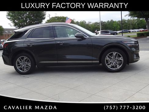 Used 2025 Genesis GV70 2.5T AWD/4WD image 3