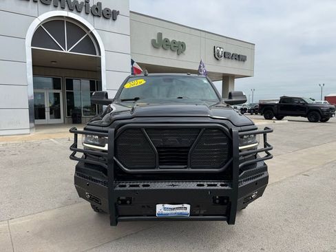 Used 2019 RAM 2500 Laramie w/ Black Appearance Package AWD/4WD image 8