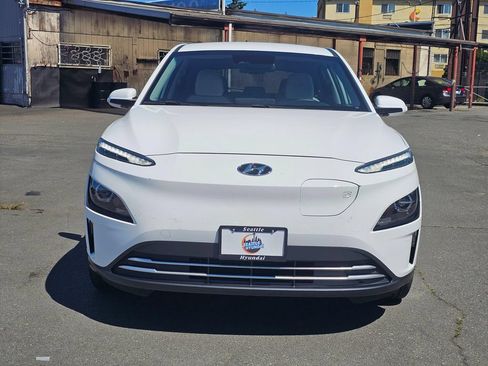 Used 2023 Hyundai Kona SE FWD image 2