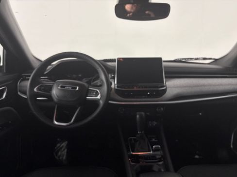 Used 2023 Jeep Compass Latitude AWD/4WD image 14