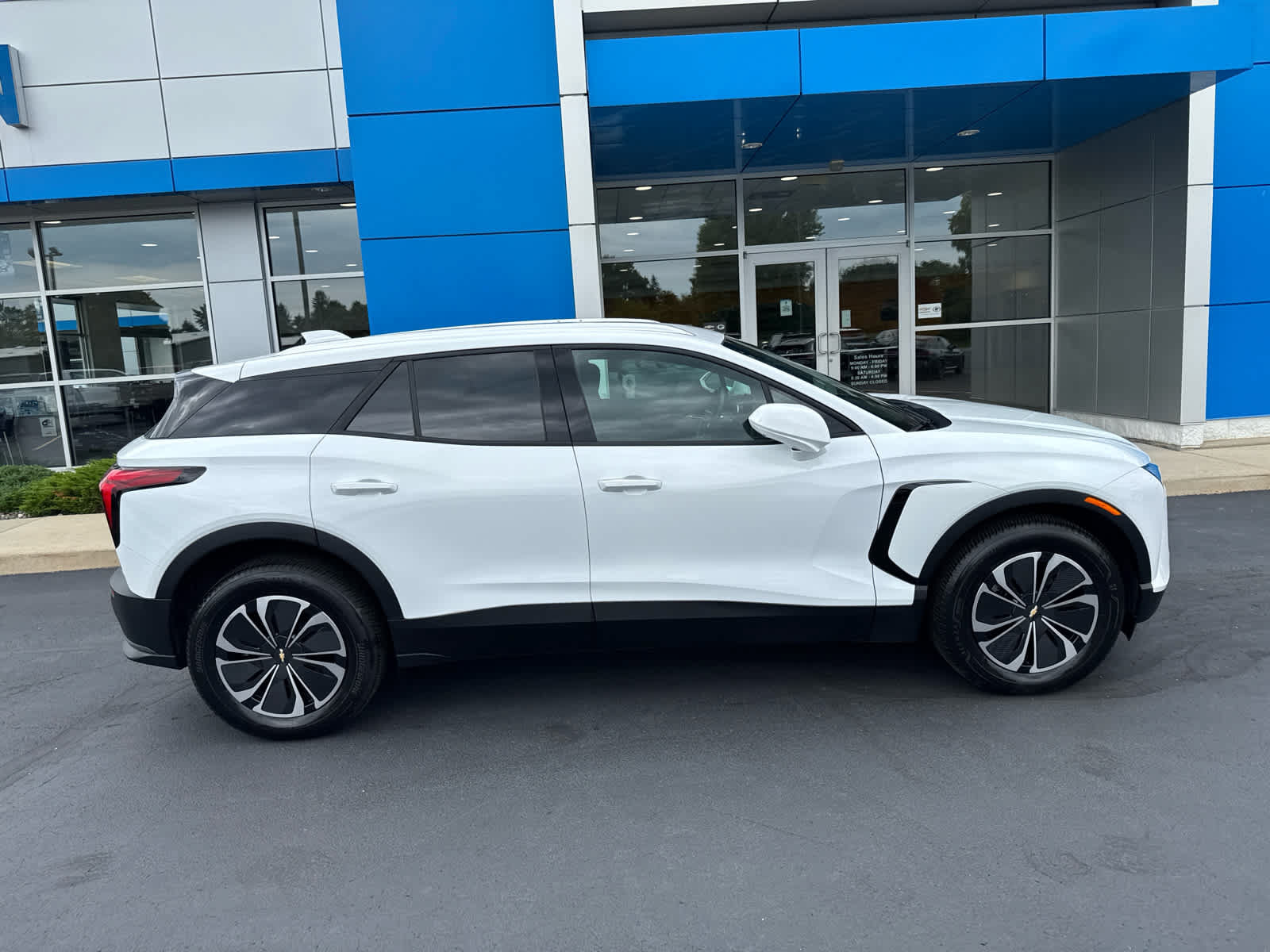 Used 2024 Chevrolet Blazer EV LT AWD/4WD image 3
