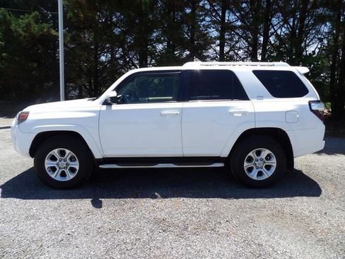 Used 2014 Toyota 4Runner SR5 AWD/4WD image 2