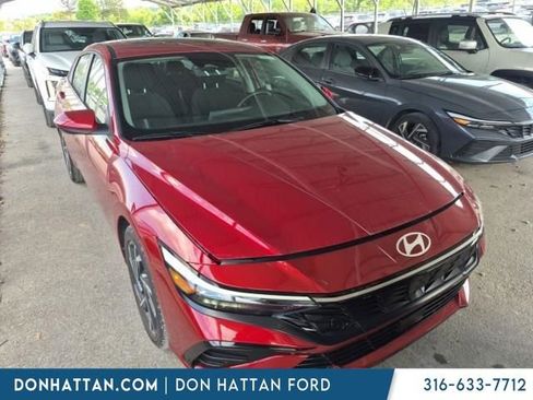 Used 2025 Hyundai Elantra SEL FWD image 2