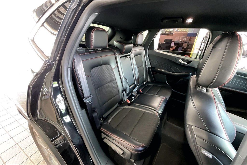 Used 2025 Ford Escape ST-Line Select AWD/4WD image 15