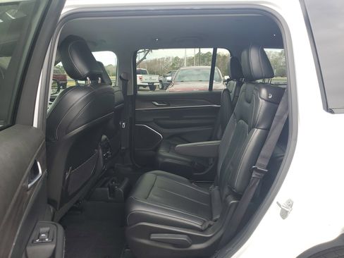 Used 2022 Jeep Grand Cherokee L Limited image 9