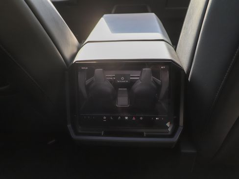 Used 2024 Tesla Cybertruck AWD Crew Cab image 13