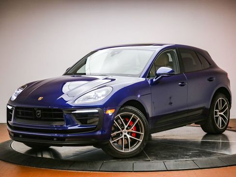 Certified 2023 Porsche Macan S AWD/4WD image 1