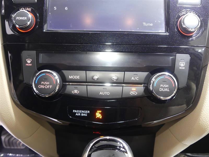 Used 2017 Nissan Rogue SV w/ SV Premium Package FWD image 38