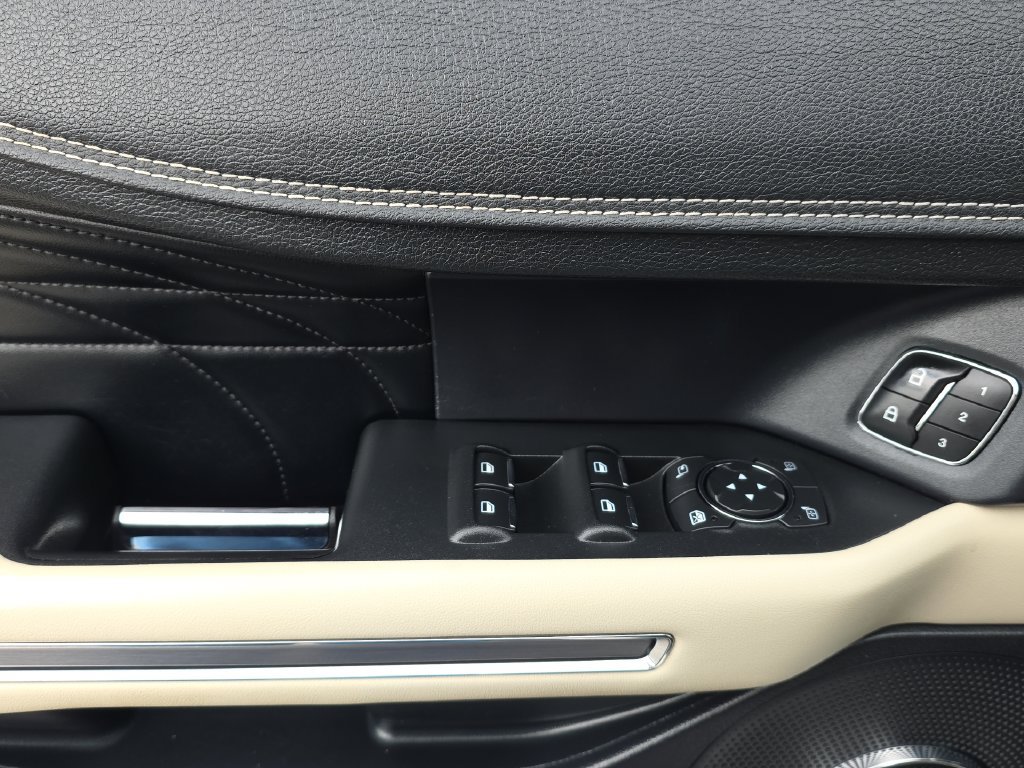 Used 2019 Ford Expedition Max Platinum AWD/4WD image 13
