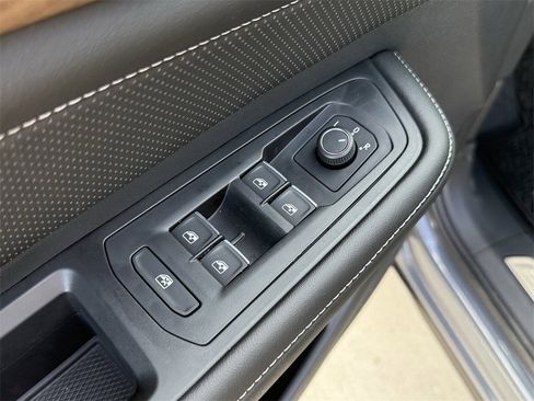 New 2026 Volkswagen Atlas SE image 11