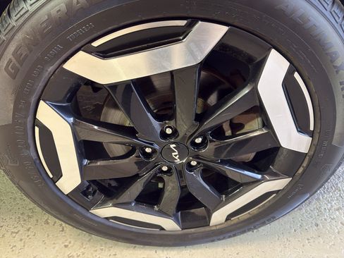 Used 2023 Kia Telluride S AWD/4WD image 37