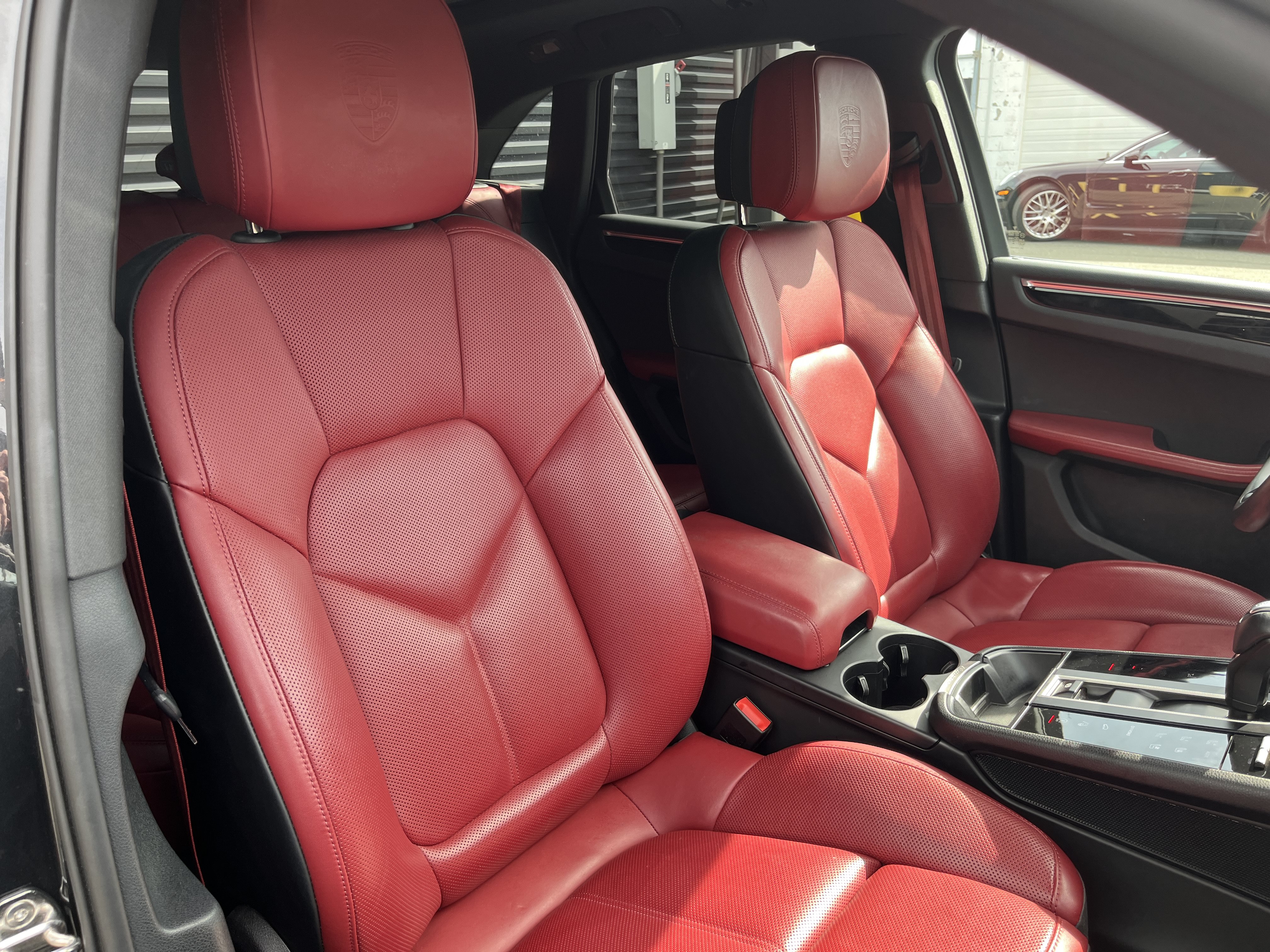 Certified 2024 Porsche Macan S AWD/4WD image 18
