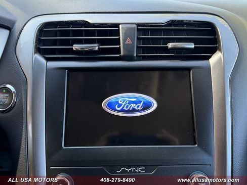 Used 2019 Ford Fusion SE FWD image 34