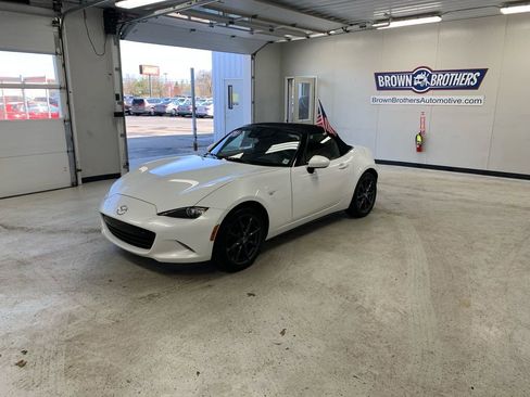Used 2020 MAZDA MX-5 Miata Grand Touring image 1