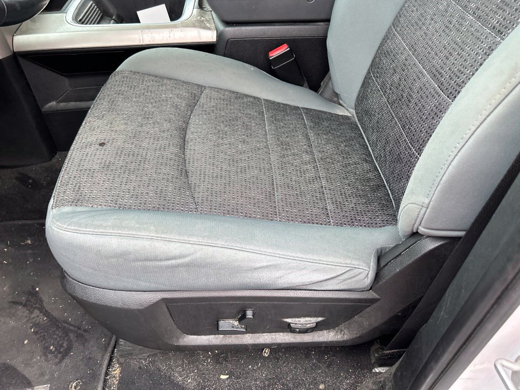 Used 2019 RAM 1500 Classic SLT AWD/4WD image 14