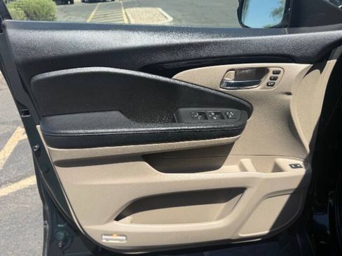 Used 2016 Honda Pilot Touring image 10