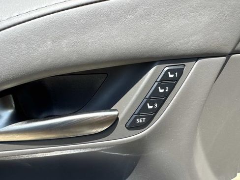 Used 2021 Lexus LX 570 4WD w/ Luxury Package image 37