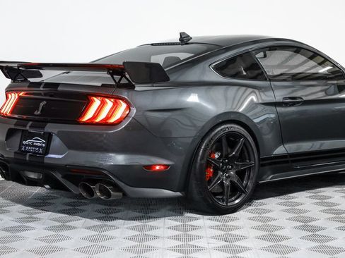 Used 2022 Ford Mustang Shelby GT500 w/ Carbon Fiber Track Pack RWD image 5