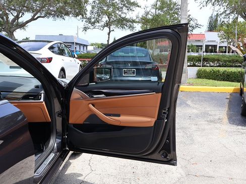 Used 2023 BMW 530e w/ Premium Package image 25