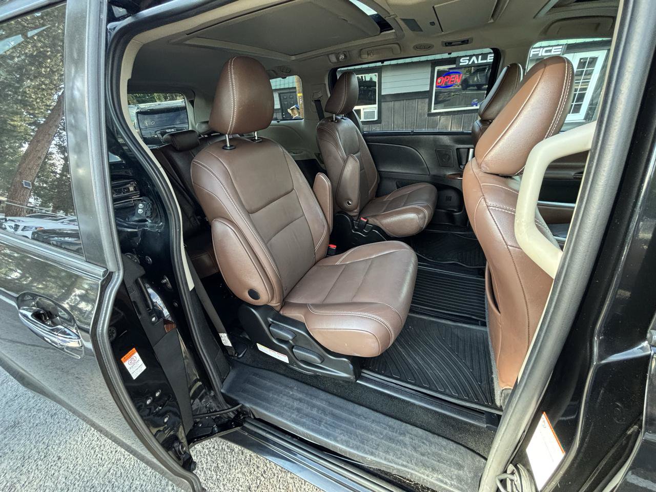 Used 2017 Toyota Sienna Limited Premium AWD/4WD image 10