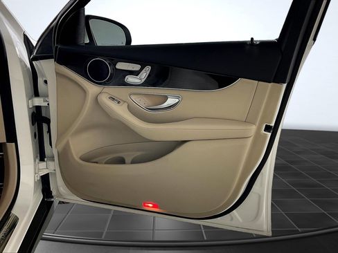 Used 2020 Mercedes-Benz GLC 300 image 24