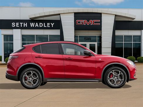 Used 2024 Alfa Romeo Stelvio Ti image 8
