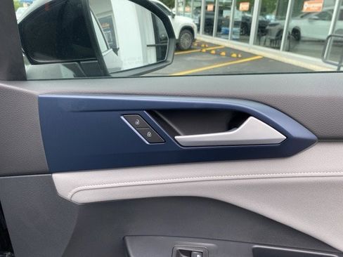 New 2024 Volkswagen Taos SE image 53